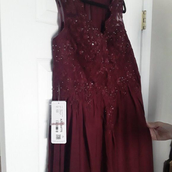 Woman's Prom/ Formal Dress/ Bridesmaid Dress..Size 14 - Picture 5 of 6